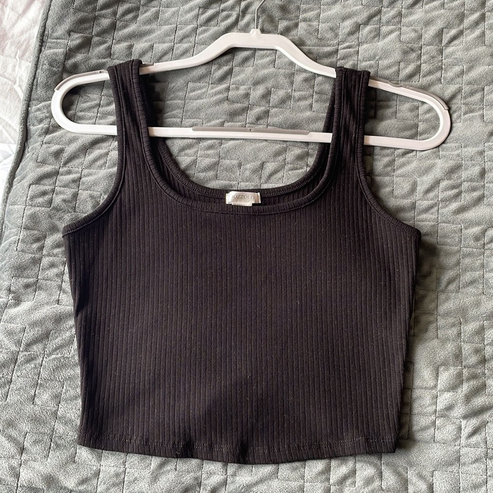 Black cropped tank top: Size L
